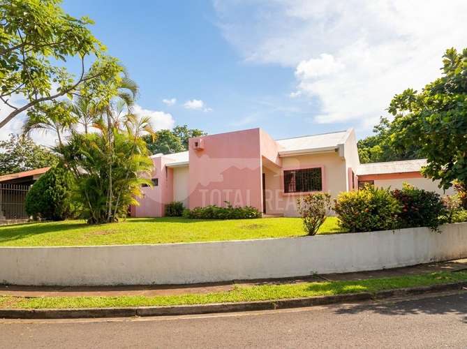 Beautiful House for sale in Villa Fontana, Managua