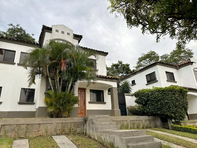 Bien ubicada Casa en alquiler en Santo Domingo, Managua