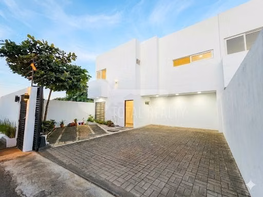 Excelente Casa en venta en Las Colinas, Managua