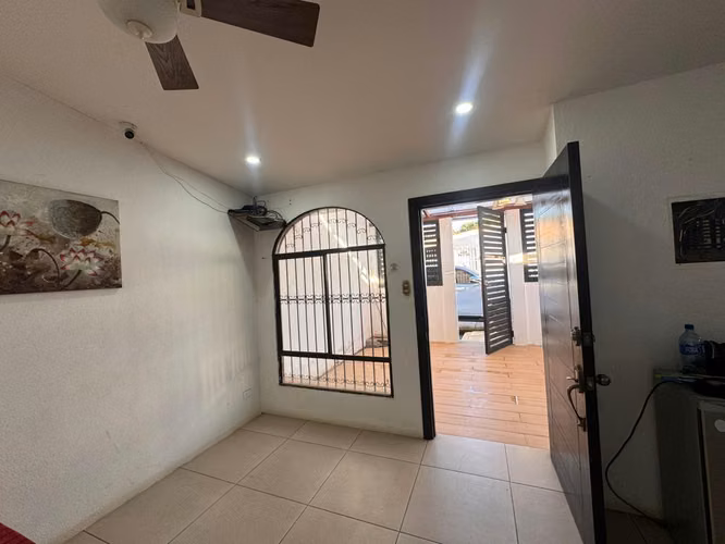  Casa esquinera remodelada en Villa Tiscapa – ¡Ubicación céntrica y lista para habitar! 