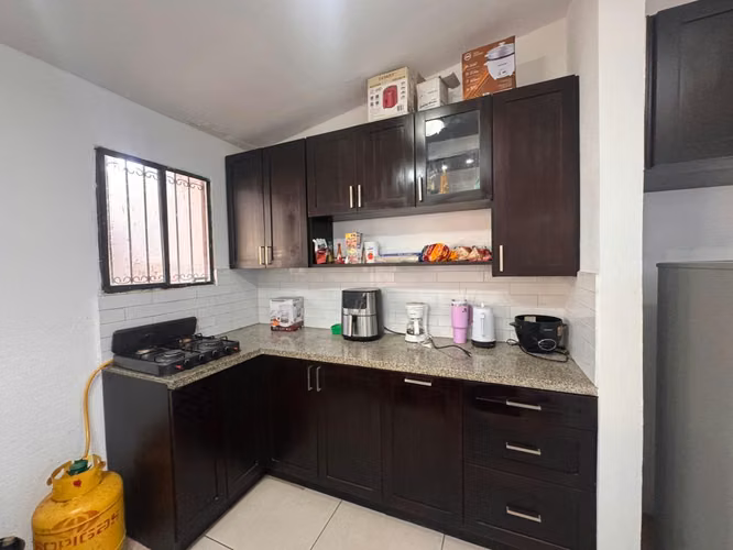  Casa esquinera remodelada en Villa Tiscapa – ¡Ubicación céntrica y lista para habitar! 