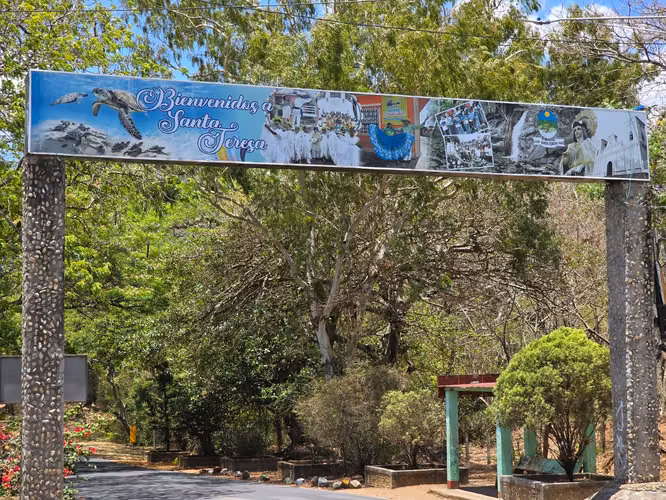  ¡OPORTUNIDAD DE INVERSIÓN FRENTE AL ESTADIO DE SANTA TERESA! 
