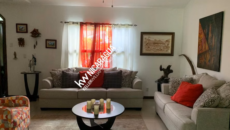 GG - ¡¡ Venta, casa moderna en Carretera Masaya !!