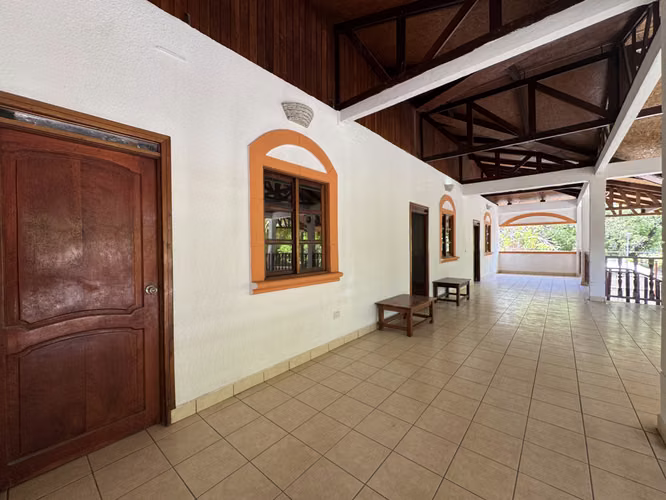 Hermosa Casa en Playa Quizala