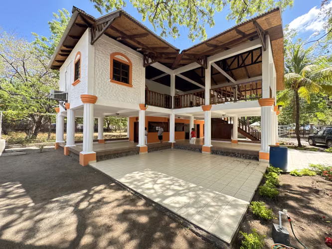 Hermosa Casa en Playa Quizala