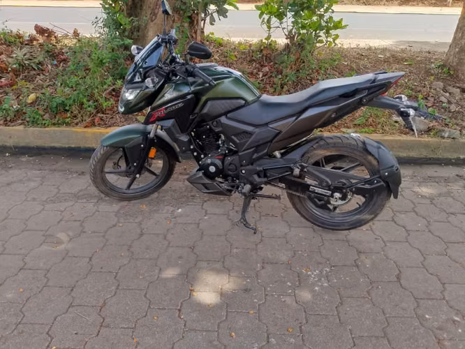 Se vende  Moto Honda XBLADE 160.