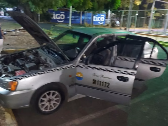 Taxi Hyundai Verna 2002