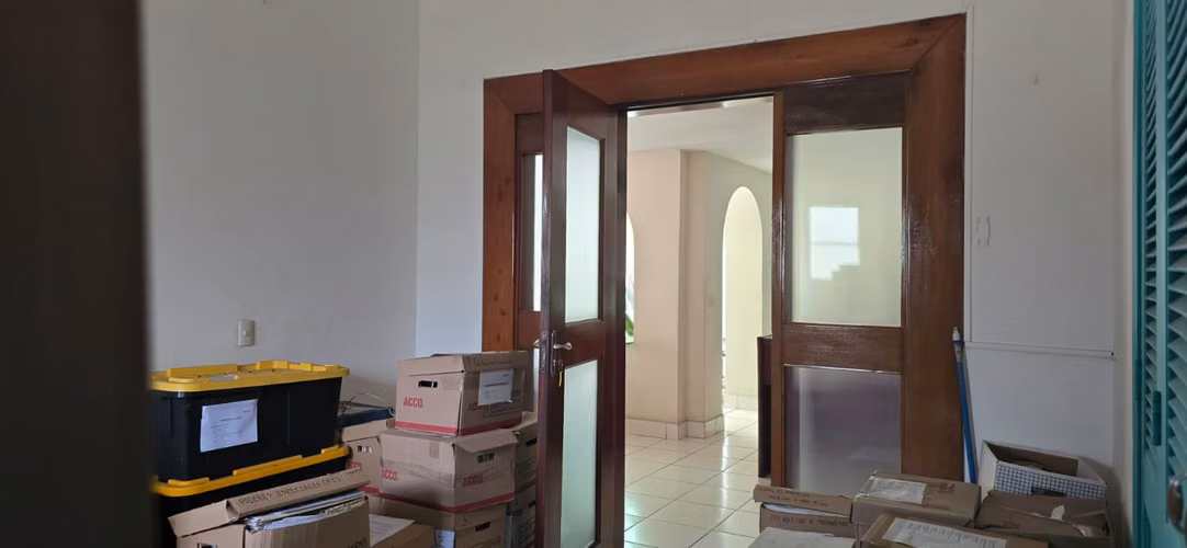 Oficina privada en renta en Bolonia!