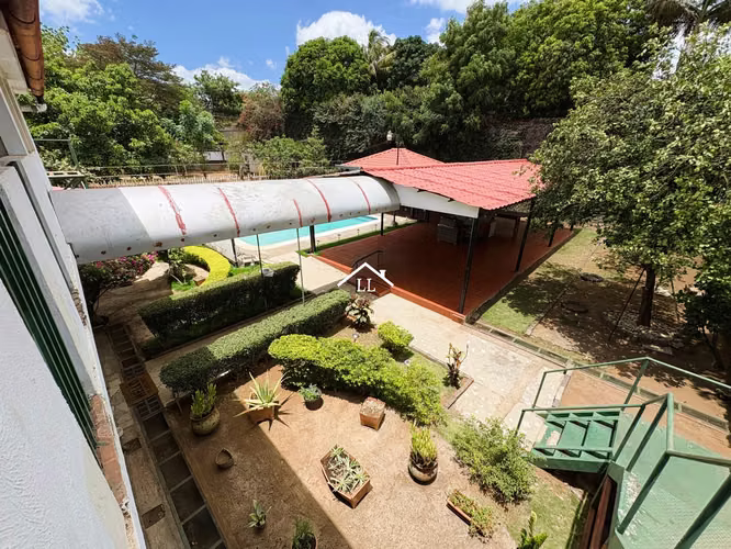 LL - Se Vende Casa con Excelente Ubicación en las Cumbres - Imagen 13