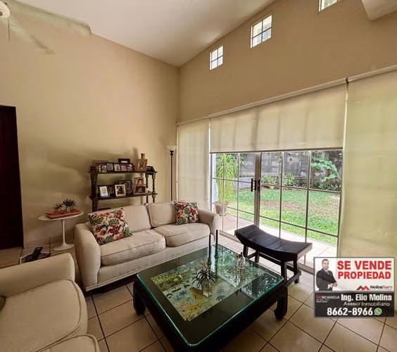 Casa en Venta en Exclusivo Condominio en Las Colinas, Managua. AMPLIO TERRENO 802.36 M²