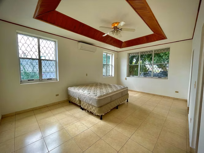 Alquiler de Exclusiva Residencia en Carretera Sur - Imagen 13