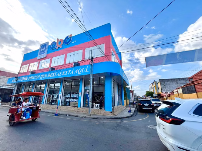 Edificio esquinero en renta en el Mercado Oriental