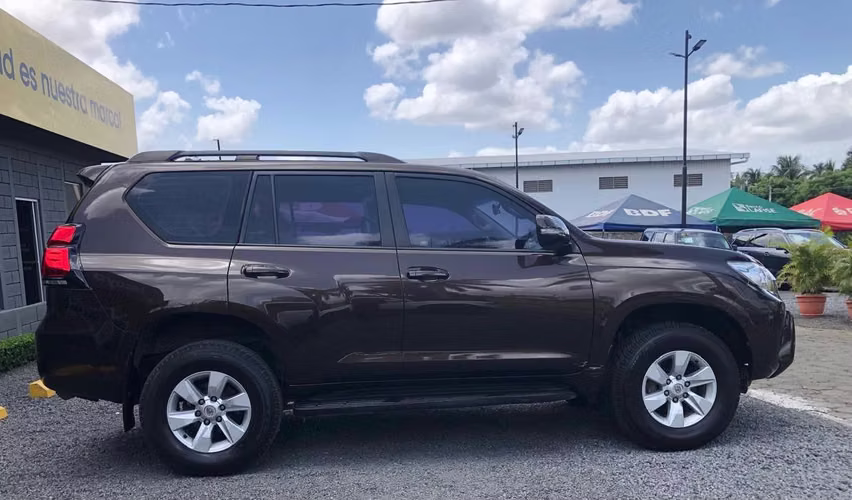 TOYOTA PRADO 2018 AUTOMÁTICA ASIENTOS DE TELA