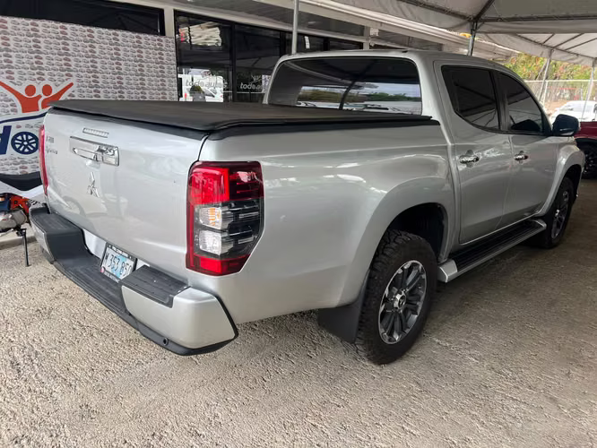 MITSUBISHI L200 High Power 2022 Automática