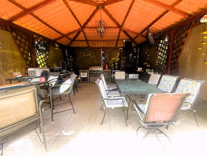Hermosa Casa en Venta Ideal Para Vivienda o Negocio - Imagen 12