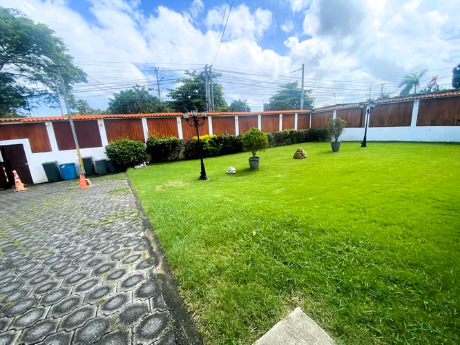 Hermosa Casa en Venta Ideal Para Vivienda o Negocio - Imagen 19