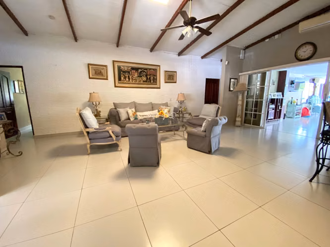 Hermosa Casa en Venta Ideal Para Vivienda o Negocio - Imagen 5