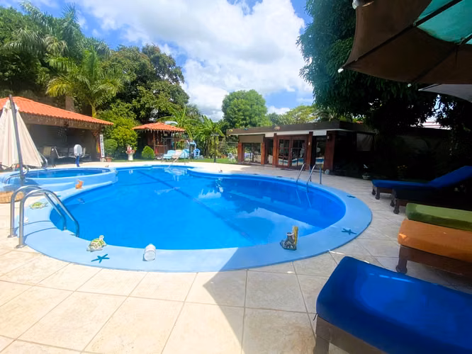 Hermosa Casa en Venta Ideal Para Vivienda o Negocio - Imagen 1