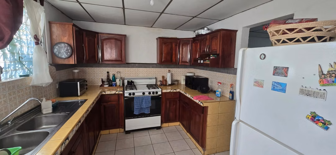 Venta de casa en Colonial Los Robles