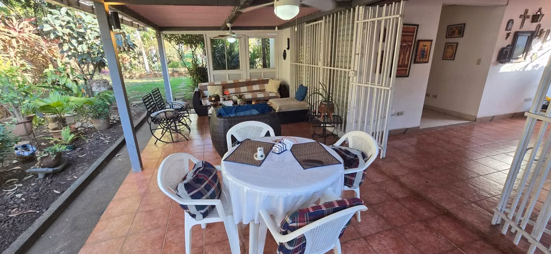Venta de casa en Colonial Los Robles