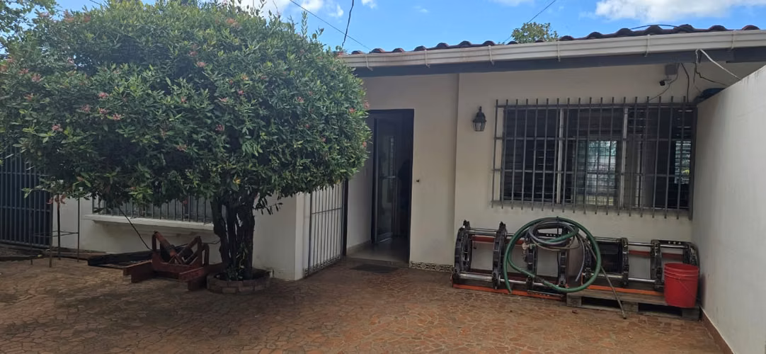 Venta de casa en Colonial Los Robles