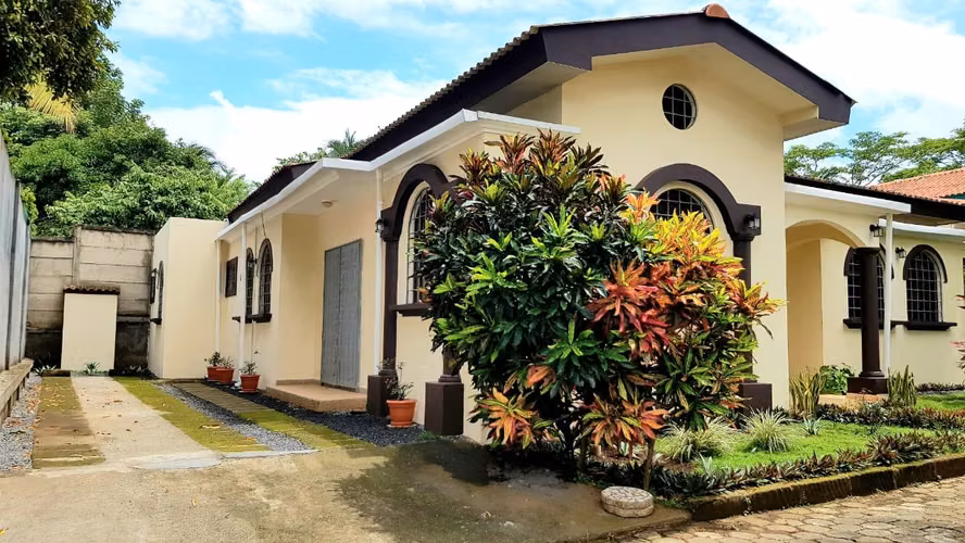 FP - CASA EN VENTA EN LAS CUMBRES