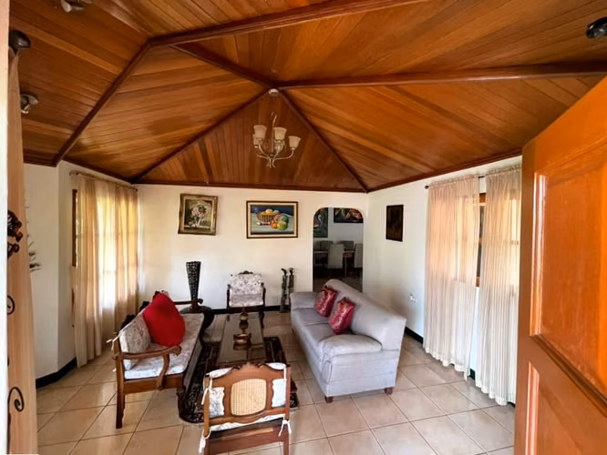 ZC- VENDO CASA EN CAMPO BELLO - Imagen 4