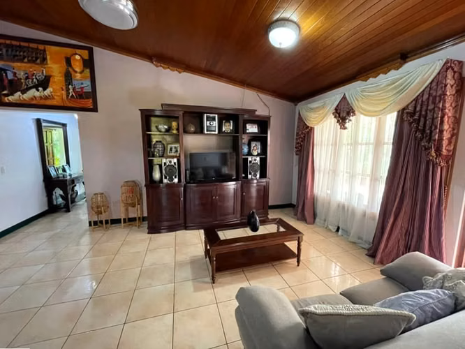 ZC- VENDO CASA EN CAMPO BELLO - Imagen 5