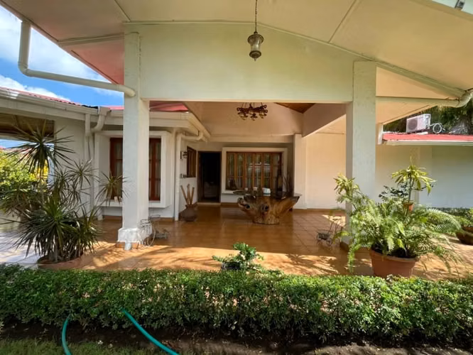 ZC- VENDO CASA EN CAMPO BELLO - Imagen 2