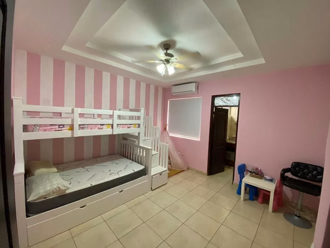 Venta de casa en Las Colinas