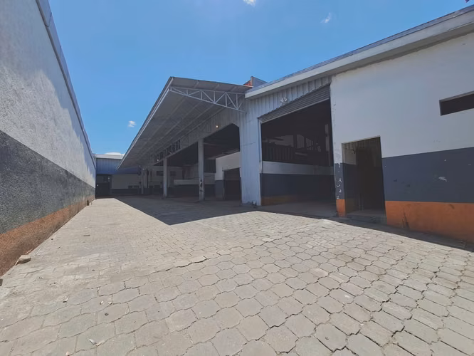 1,500 Metros Showroom, Bodega y taller Ctra Norte
