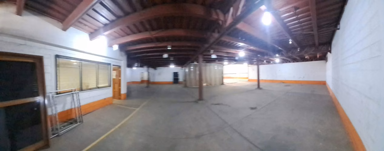 1,500 Metros Showroom, Bodega y taller Ctra Norte