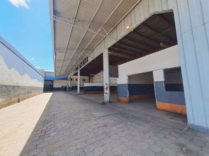 1,500 Metros Showroom, Bodega y taller Ctra Norte
