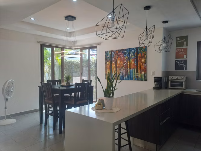 VENTA DE CASA MODERNA EN CARRETERA SUR KM 10! LAM