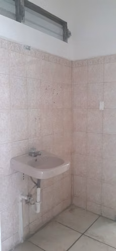 NO-Vendo casa en Reparto Largaespada - Imagen 9
