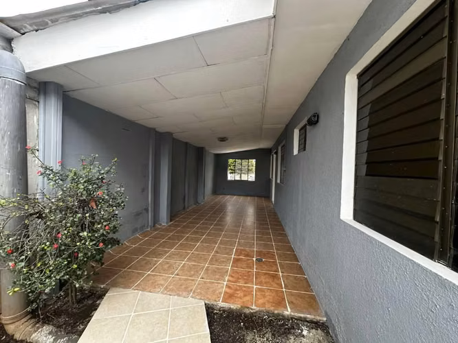 Disfruta de una casa lista para mudarte, con acabados renovados y espacios amplios 