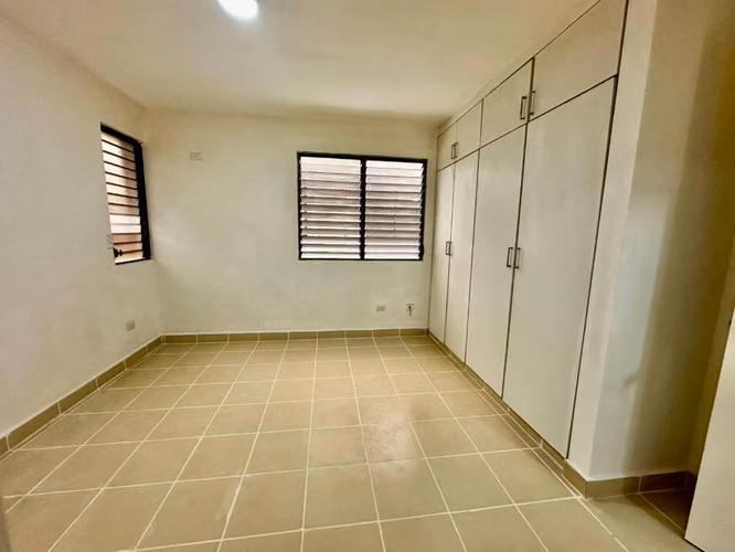 Disfruta de una casa lista para mudarte, con acabados renovados y espacios amplios 