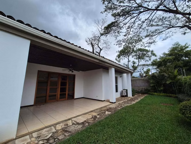 KW - Hermosa residencia en  Km 16 Carretera a Masaya