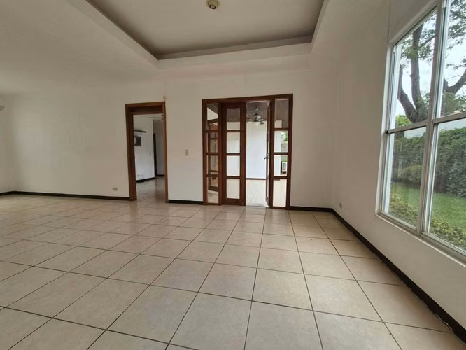 KW - Hermosa residencia en  Km 16 Carretera a Masaya