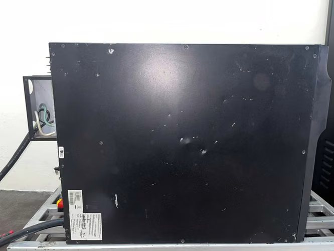 APC Smart-UPS RT + Tripp Lite SU6000XFMRRT3U + Gabinete QUEST - Imagen 7