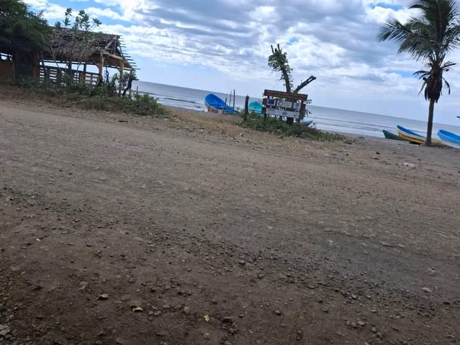 GANGA!!!! VENTA A PUERTA CERRADA DE CASA FRENTE AL MAR – PLAYA JIQUILILLO, CHINANDEGA