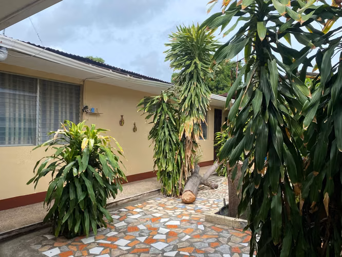NO-Vendo casa en Reparto Las Palmas