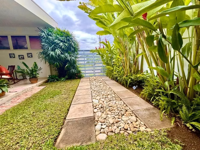 Hermosa Casa Esquinera en Venta – Portales de Coimbra