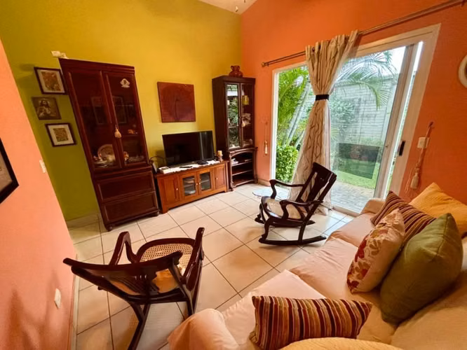 Hermosa Casa Esquinera en Venta – Portales de Coimbra