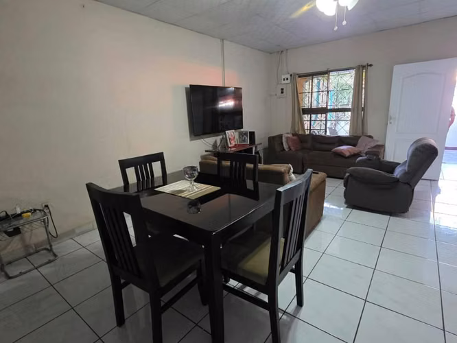 Se vende casa en Altagracia, excelente ubicación, a 100 metros de la calle principal