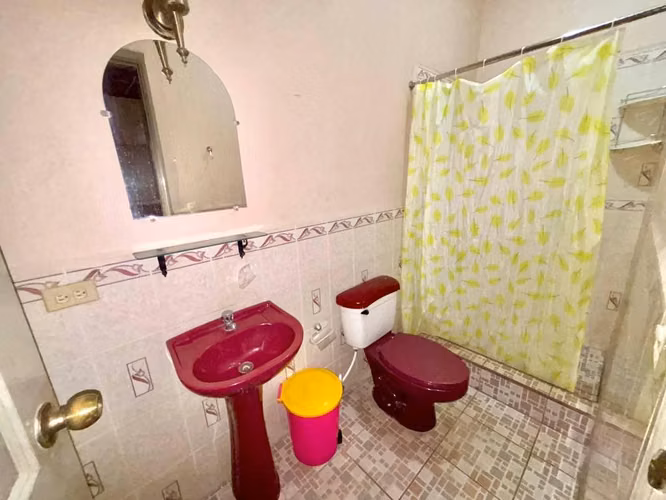 Hotel de dos plantas de Cokito, full equipado a puerta cerrada, zona de ubicación,  Barrio La Luz