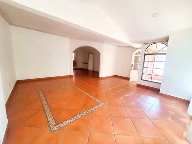 EM-Renta en Col. Centroamérica, perfecta para vivienda u Oficinas - Imagen 4