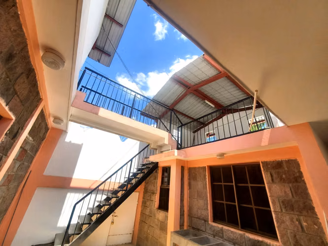 EM-Renta en Col. Centroamérica, perfecta para vivienda u Oficinas - Imagen 3