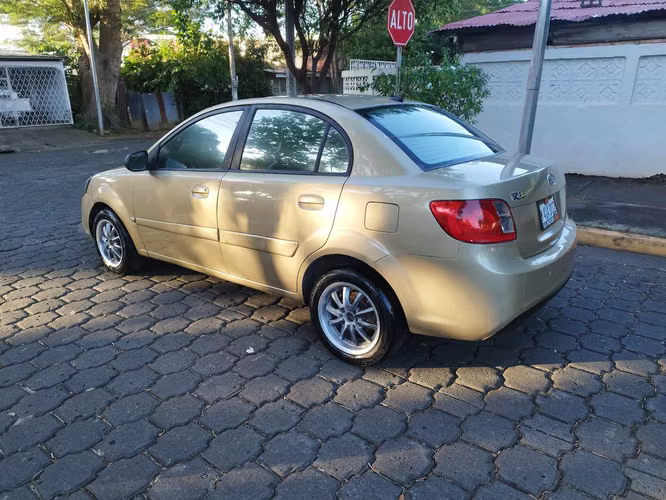 Kia rio 2011 automático exelente estado - Imagen 3