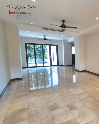 ¡En renta! Apartamento moderno en Condominio Viejo Santo Domingo, Managua.